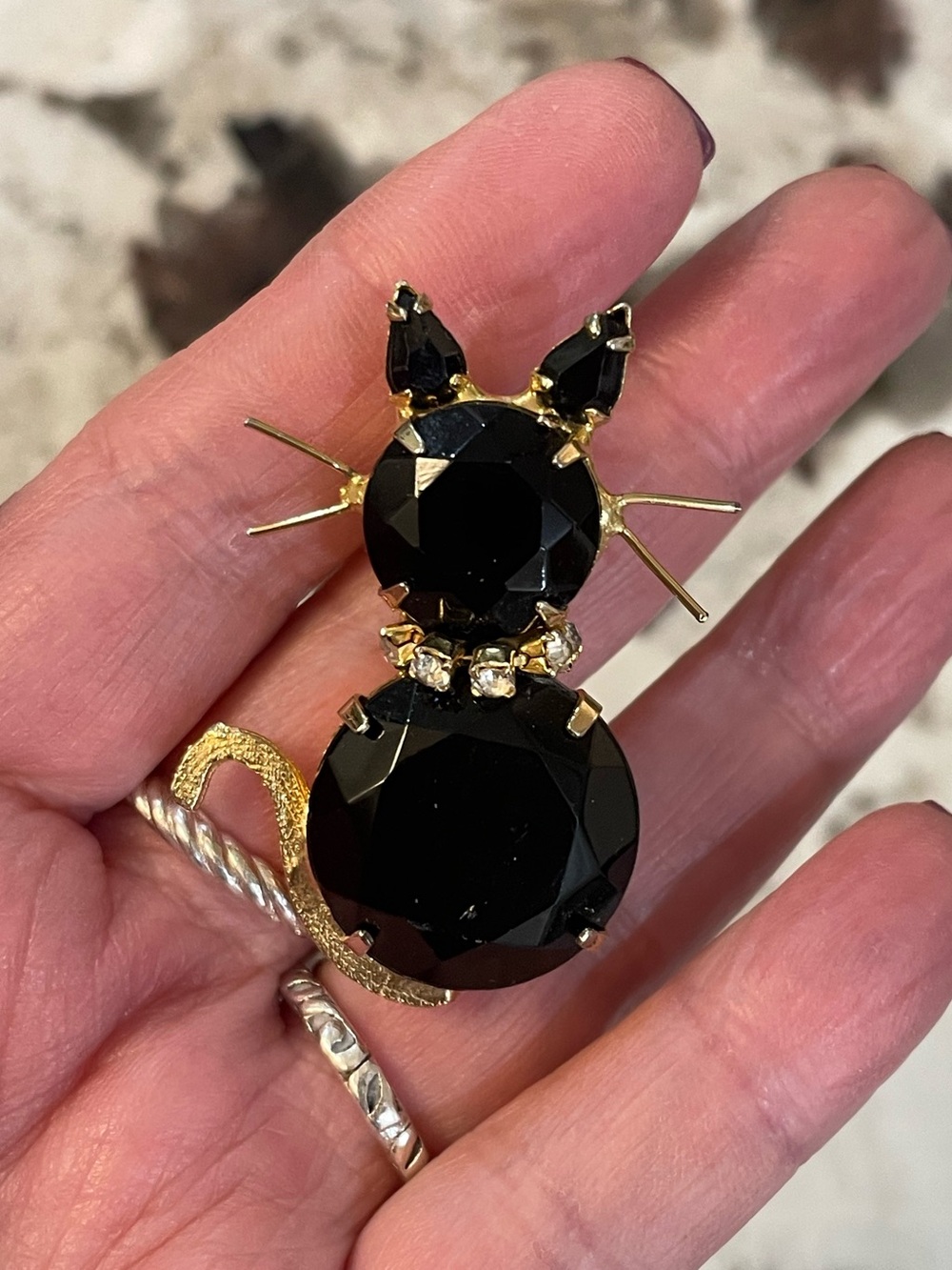 Black & Gold Cat Brooch with Faceted Glass Goldtone & Crystal Accents Vintage